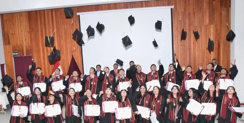 Fotografía grupal de los egresados 2025-2026