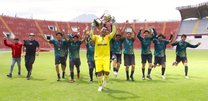 Educación celebra el título de fútbol en las Olimpiadas Cachimbos