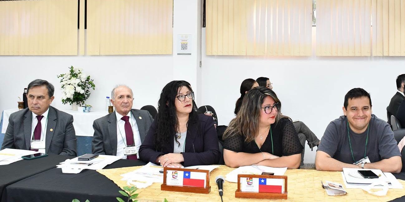 Rector y vicerrector académico de la UNSA participan en encuentro de CRISCOS en Paraguay