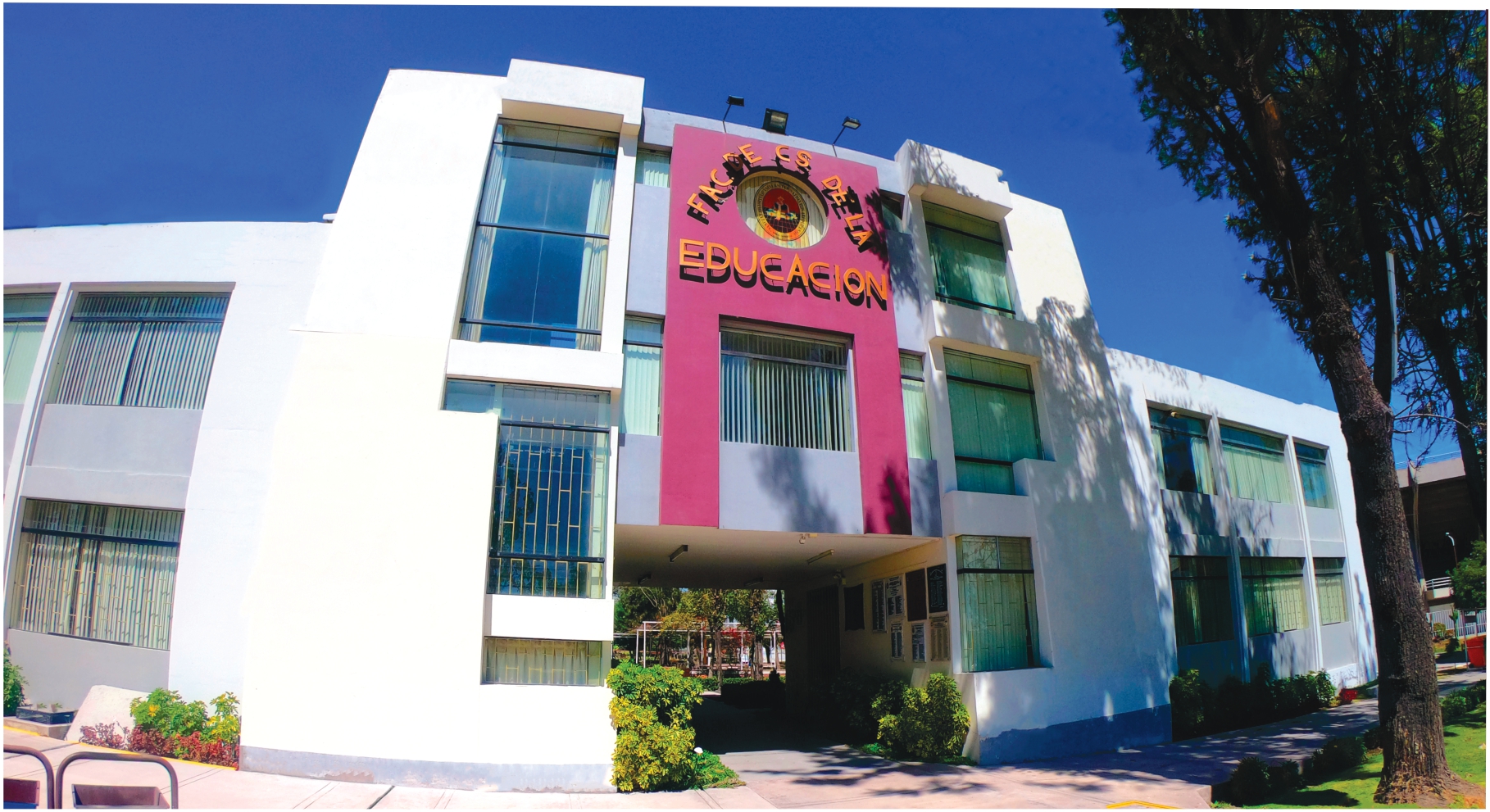 Facultad de Ciencias de la Educación acredita programas de Educación Inicial y Primaria por cinco años