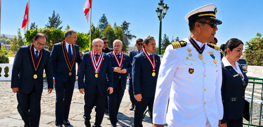 UNSA honra a Grau en el 205.° aniversario de la Marina