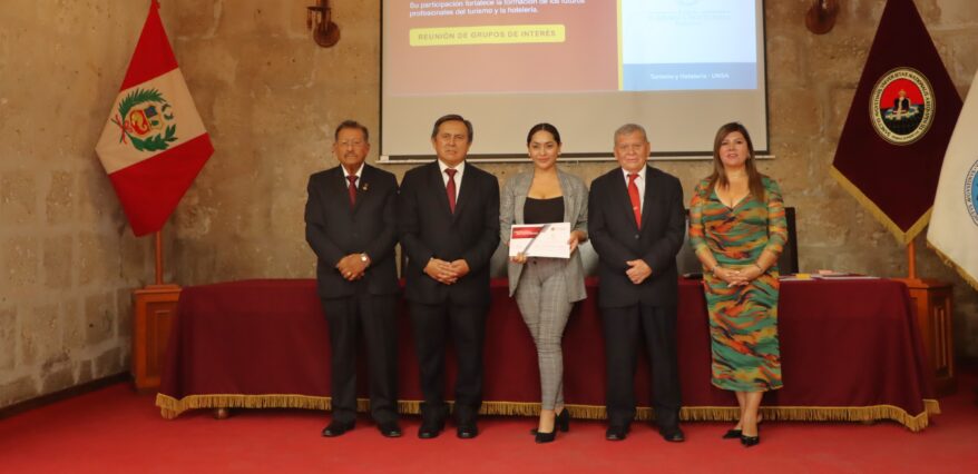 Escuela de Turismo recoge propuestas del sector para renovar su enseñanza